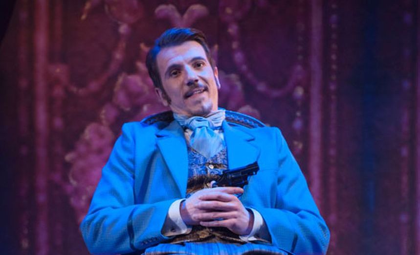 КРАСАВЕЦ МУЖЧИНА