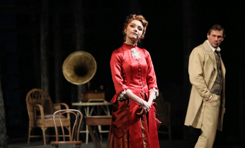 Светит, да не греет