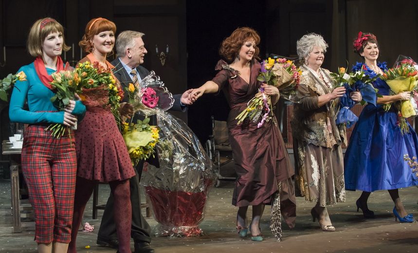 Восемь любящих женщин